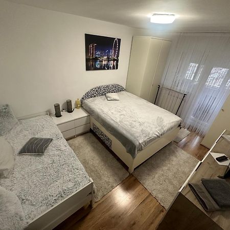 Ene Apart Oradea Free Parking Exteriör bild