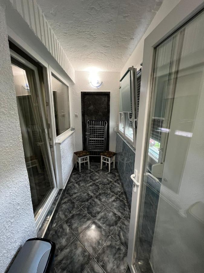 Ene Apart Oradea Free Parking Exteriör bild